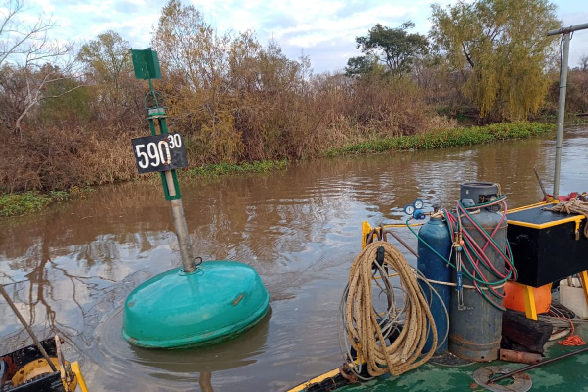 Servicios balizamiento y dragado - Puerto Santa Fe -01